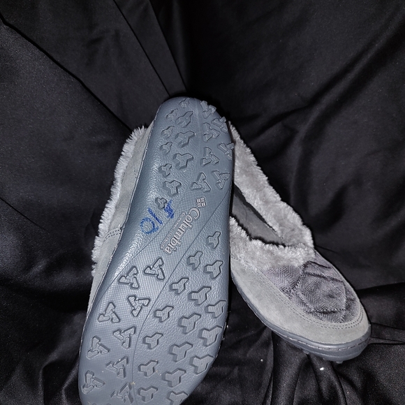 Columbia slippers size 6 - Picture 2 of 2